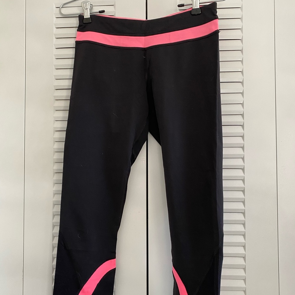 EUC lululemon run inspire crops size 6